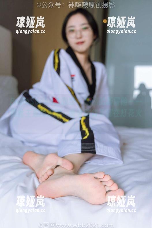 BoBoSocks袜啵啵-奶油 BoBoSocks袜啵啵 - 奶油的新冒险——黑丝主题的原图,感觉脑袋里都在打花火!