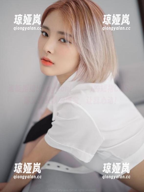 谁能拒绝Hyoyeon(김효연)的短裙COS？那又软又飘的感觉，让我心动！