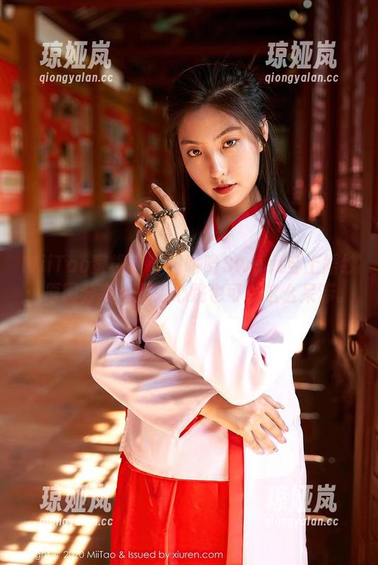 MiiTao蜜桃社-咕噜Sweet MiiTao蜜桃社 - 当咕噜Sweet穿上婚纱:原图分享,原来心跳也可以这么呆滞。