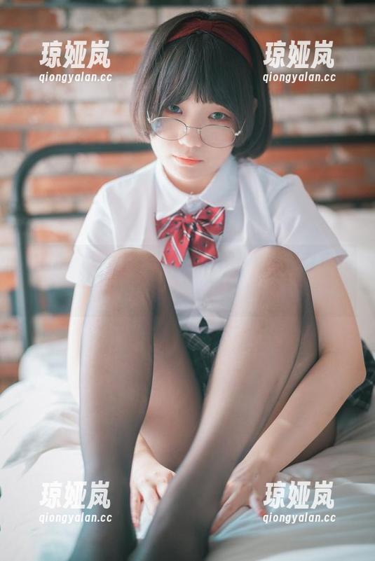 Mimmi(밈미)的油亮作品让我想起了童年，不知道她是不是照着那种梦幻感来的？