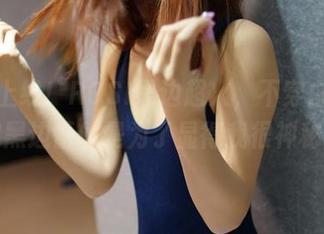 套图上线！ROSI黑边超火，不穿白色只穿黑边蕾丝是为了显得我很神秘！