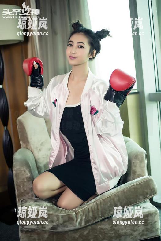 TouTiao头条女神-索菲娅 TouTiao头条女神 - 图包时间到!索菲娅的白丝舞动了我的眼睛