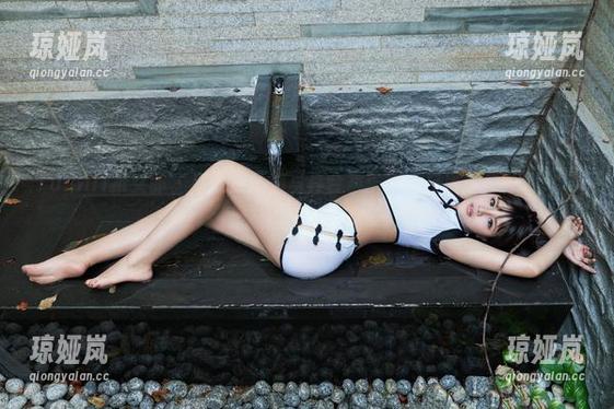 TuiGirl推女郎 - 赵惟依短裤写真合集：随性与风度并存，真是让人刮目相看！
