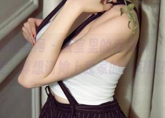 UGirls尤果网 – 教室里的乔依琳，私拍完美，真想请她上我家的补习班！