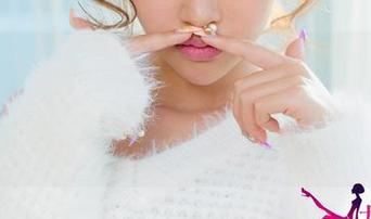 UGirls尤果网 – 你以为温柔只是个形容词？错了！下载陈雅漫的网盘，亲自感受那温柔的触感！