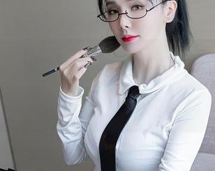 Xiuren秀人网 – 余心曼的清纯风暴袭来，更新图片让整个空间都弥漫着天真的气息！