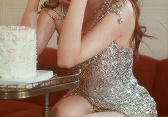 Xiuren秀人网 – 小芭乐的奇妙剧情合集：每一张都是个故事，真想问问她后面的设定。