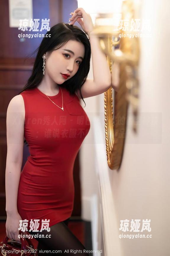 Xiuren秀人网 - 明日花桃桃的镂空神技：谁说衣服不能是装饰品？