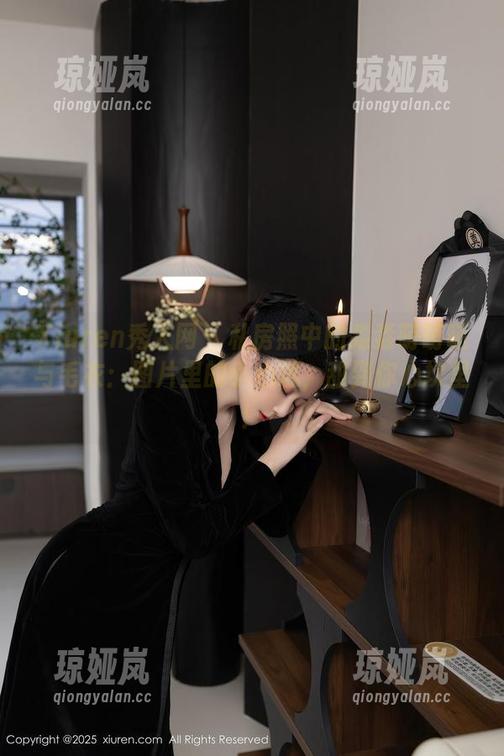 Xiuren秀人网-淼淼萌萌哒 Xiuren秀人网 - 私房照中的淼淼萌萌哒与毛衣:图片里的小心思,甜到你心坎里!