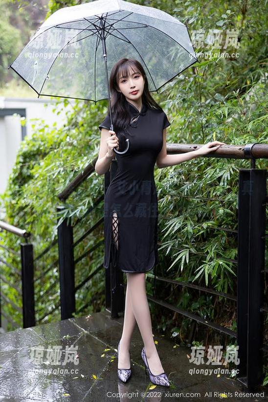 Xiuren秀人网-艾小青 Xiuren秀人网 - 艾小青泳衣美图合集,真心想知道她是怎么藏住的几层肉肉!