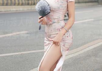 Xiuren秀人网 – 同学们注意了！黄婧GIGI的校服全套图片，可能引发学习困扰哦！