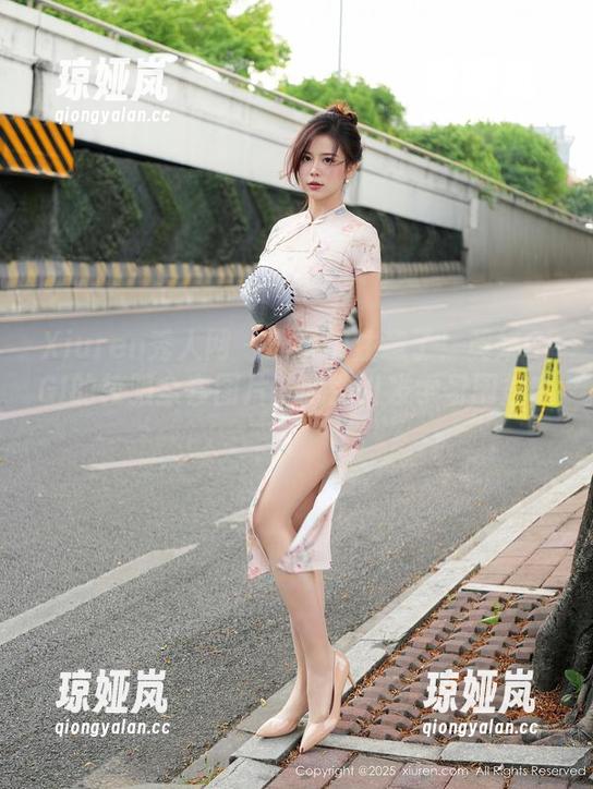 Xiuren秀人网 - 同学们注意了！黄婧GIGI的校服全套图片，可能引发学习困扰哦！