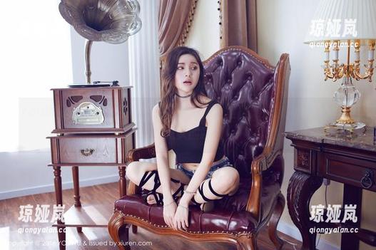 YouWu尤物馆 - 孟狐狸FoxYini的校服风：定制图集中那些偷偷勾人的瞬间