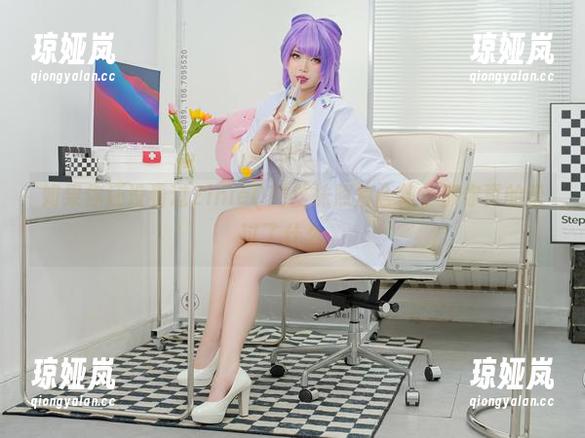 ZinieQ 如果你还没看过ZinieQ的丝袜照片合集,那你真的错过了什么。