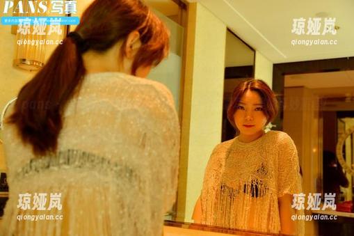 pans - “薇妮与她的护士制服：一场高清写真集的奇妙旅程！”真有趣，绝对写实！