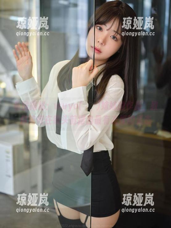 私房揭秘：wuyo(우요)妹妹的作品，教你如何在镜头前摆出最有态度的姿态