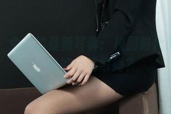 丽柜 – 兔子的最新写真：校服时代的合照，谁的心动瞬间？