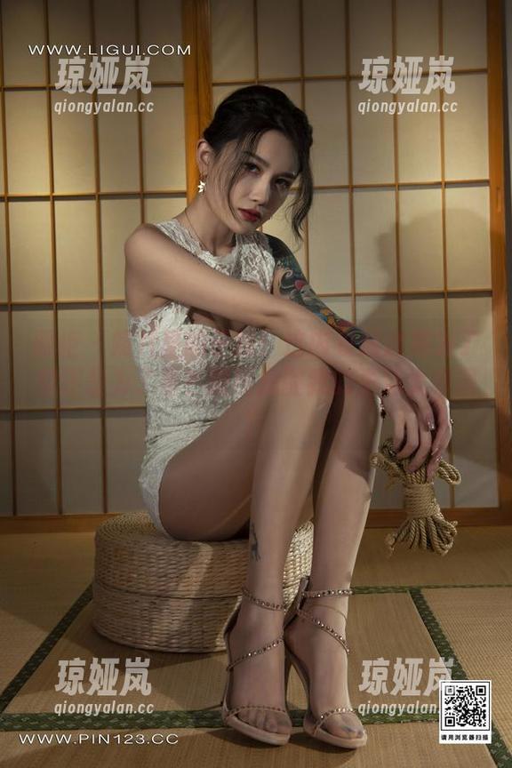 丽柜-子晴 丽柜 - 照片里的子晴:这内衣到底是为了穿还是为了看?原图提醒我的生活太单调!