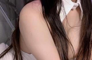 九言大揭秘：高雄碧蓝航线背后的无圣光写真，阳光太强她都不敢直视！