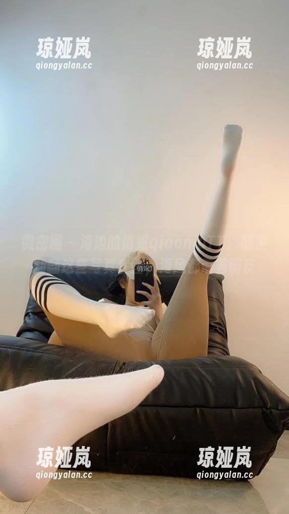 俏妞qiaoniuTT 微密圈 - 海边的俏妞qiaoniuTT:随便翻翻这些写真套图,海风都带着调皮