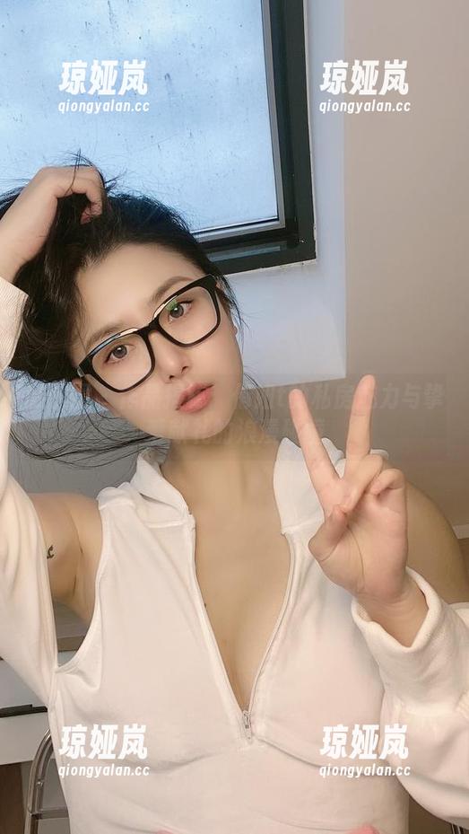 俏妞t 微密圈 - 作品揭秘:俏妞t的私房魅力与挚爱献礼的浪漫碰撞