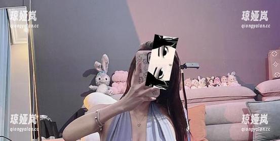 微密圈 - 兔宝妮to的美图办公室：在线解锁工作与时尚的完美结合！