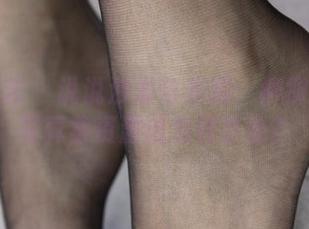 南国足艺 – 说说沙发与美脚：柳柳的肉丝写真集资源该怎样享受？