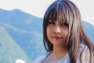 咔喵在海边的私房图集：到底是海浪在拍打我的心，还是我在拍打海？