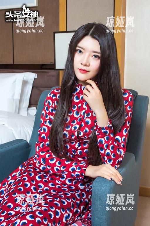 头条女神-神琦泽步 头条女神 - 神琦泽步的短裙写真:高清瞬间,连空气都变得甜腻~