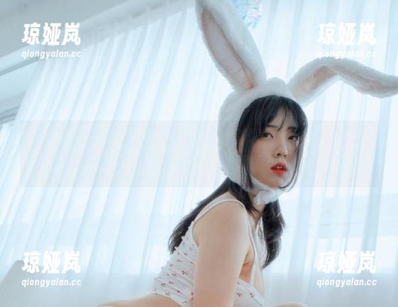 宋哈娜 好吧,我承认,被宋哈娜的裸足写真集征服,完全不想停下,这资源真的超值!