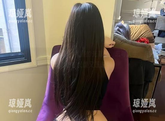 小优优子 微密圈 - 小优优子图册:礼服的光辉下,思考人生,反正我看着看着又饿又想逛街。
