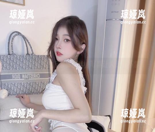 小小奶瓶儿 小小奶瓶儿的反常裤里丝,写真让人忍俊不禁