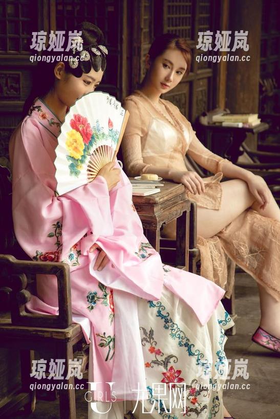 尤果网 - 无圣光的芝芝Booty连衣裙：图包里的真实与梦幻交错