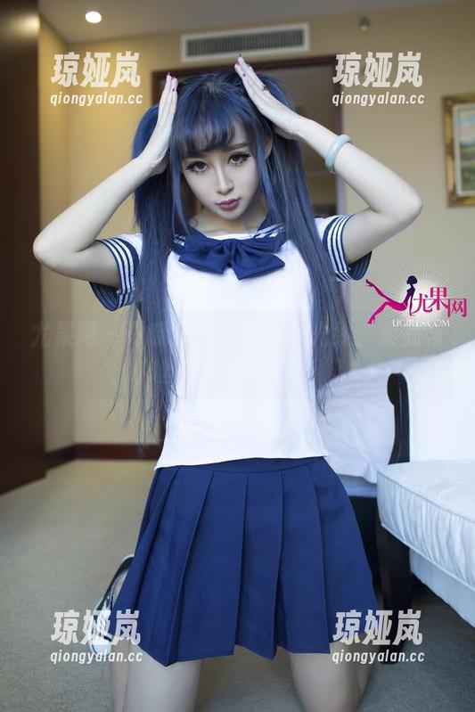尤果网 - 谭晓彤定制写真：光线、柔美与丝袜的微妙平衡