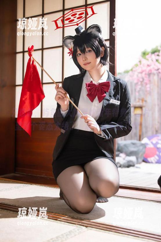 屿鱼 只想说,屿鱼的大凤舞娘新年特典,图片里那个姿态太绝了,忍不住多说几句!