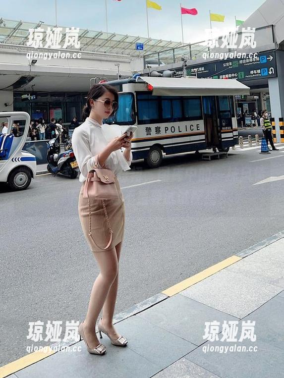 微密圈 - 张老师短裙，图库中的一抹风情，下载后是不是要试试配搭？