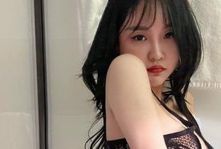 微密圈 – 张鑫baby的三角泳衣作品更新，你们觉得好看吗？我有点犹豫哦！