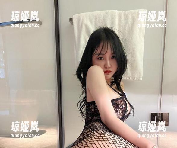 张鑫baby 微密圈 - 张鑫baby的三角泳衣作品更新,你们觉得好看吗?我有点犹豫哦!