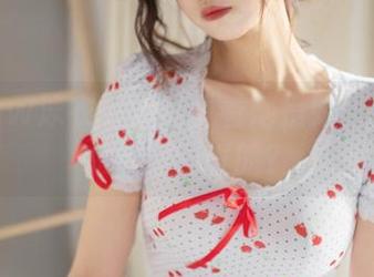 念雪ww泳衣更新！看看她是如何让阳光和自信同框的？