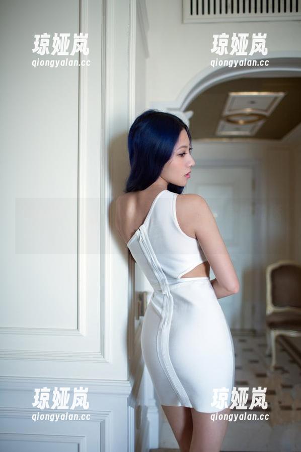 推女郎 - 温柔如水：曾水高清图库中的迷人瞬间