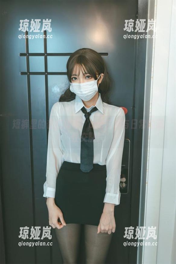 短裤里的杏仁曲奇：cos艺术与日常的随性交融！