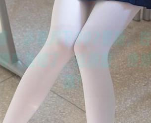 森萝财团 – 小夜月下002更新，白丝和80D结合得真是绝了，这画面，绝对值得珍藏！