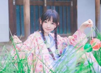 樱群的作品集：谁说睡衣只能在床上穿？来看看这场“家里”的时尚秀。