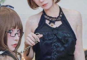 次屁啦的小恶魔主题写真：无圣光下的调皮瞬间，真是耍得一手好心机！