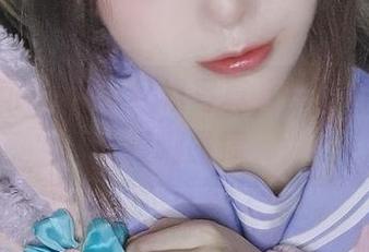 翻开洛可ss的小红帽写真，一场与现实的模糊碰撞