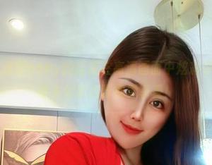 微密圈 – 海豚baby的红裙在高清画面中炫彩夺目，等着你来分享这份视觉享受！