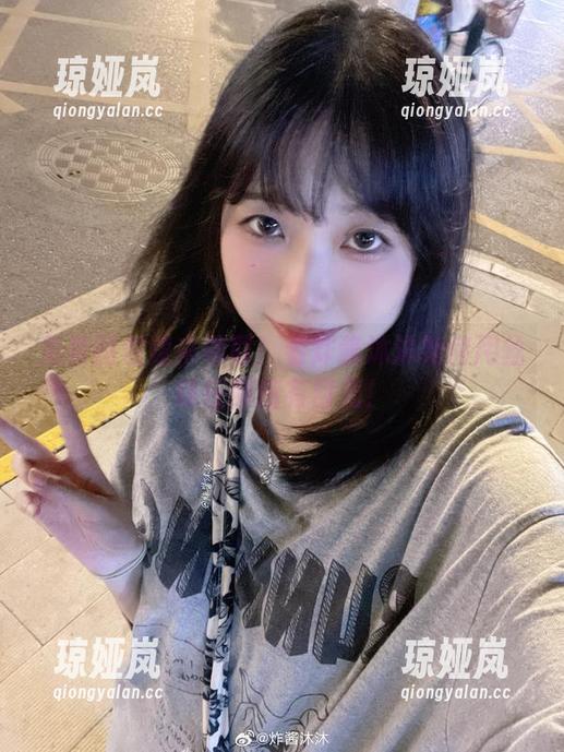 免费图包速来领取！看炸酱沐沐如何用丝袜征服所有目光！