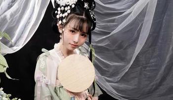 爆机少女喵小吉发布最新女王作品，仿佛一瞬间世界都为她停下了脚步！