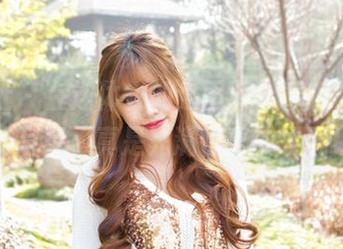 爱蜜社 – 在连体衣的包围下，看看杨紫嫣的写真，真是充满惊喜的发现！