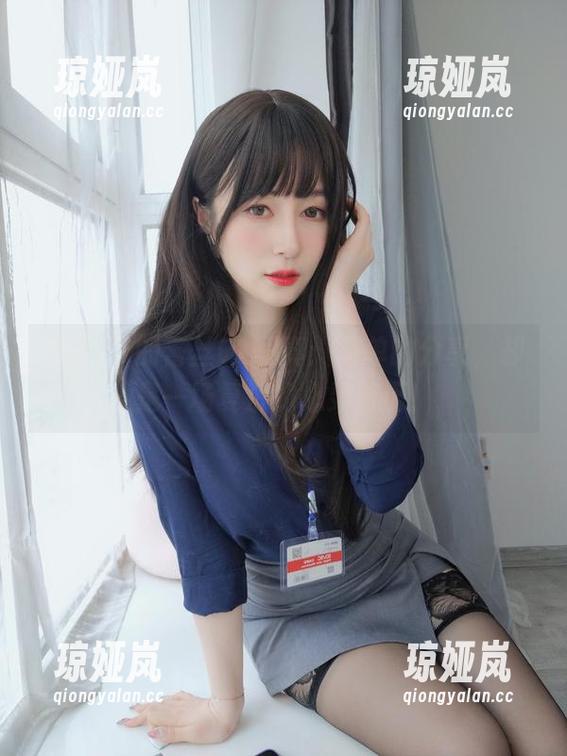 白银81 白银81的蕾丝OL写真:简单的分享,却是一场复杂的心灵游历!